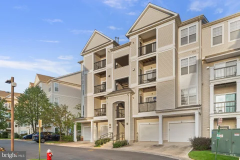 11325 Aristotle Drive Unit 5-202, Fairfax, VA MLS: VAFX2344088