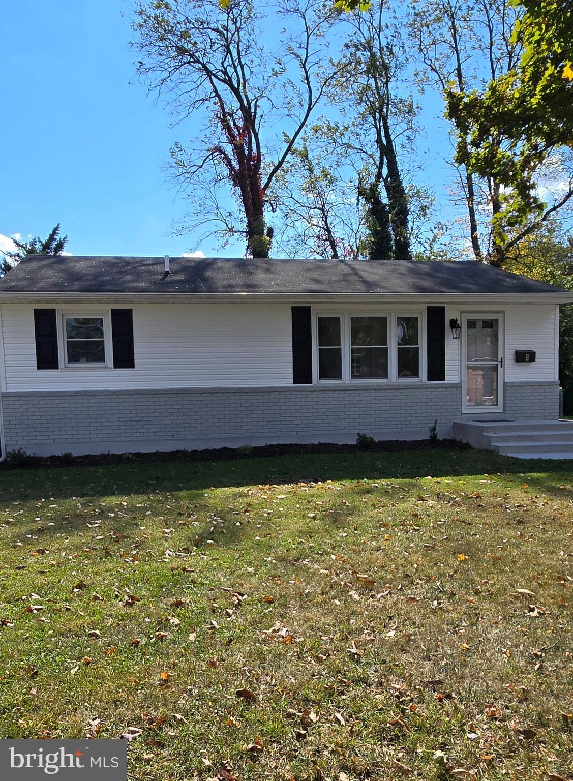 8 REDDING CIRCLE