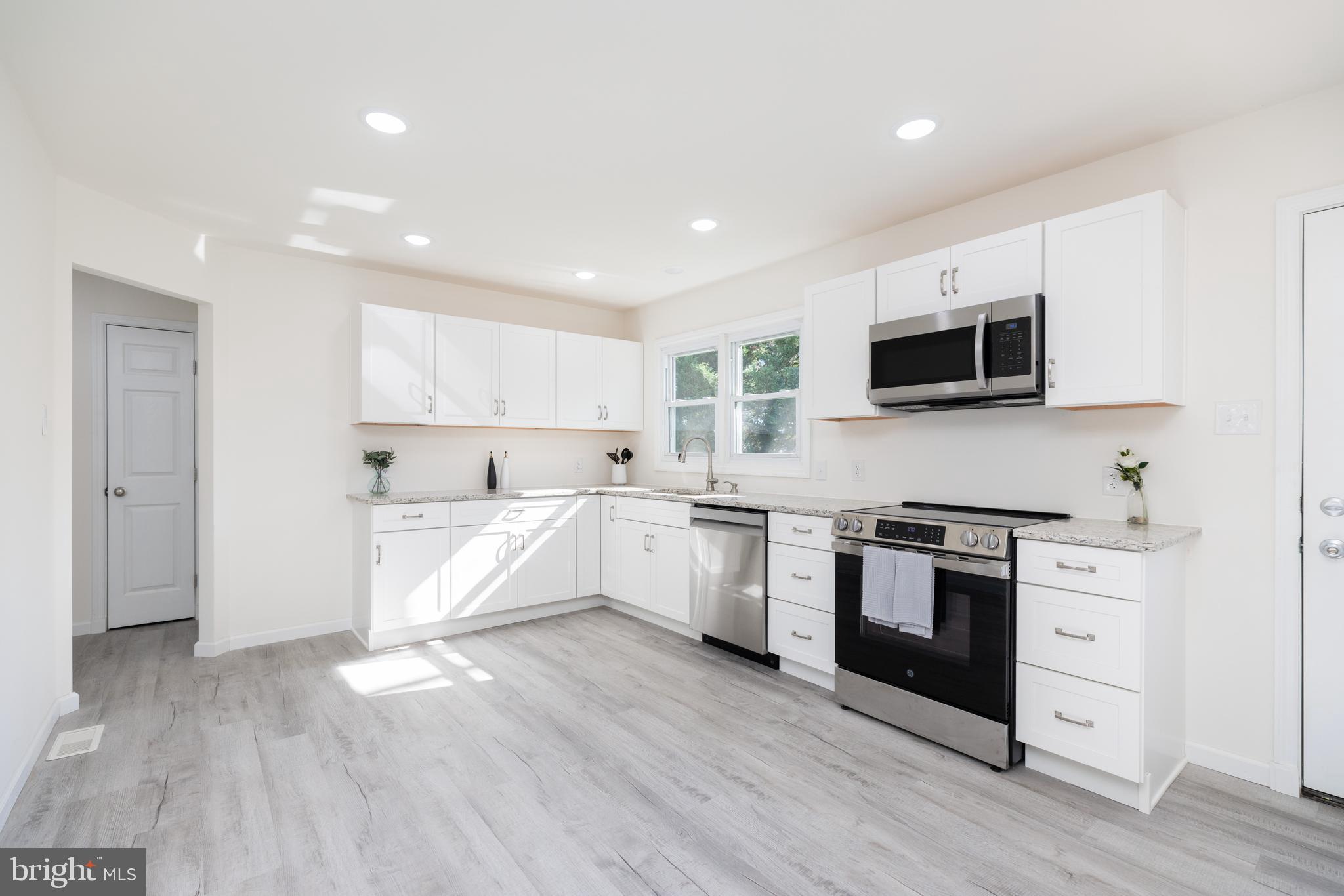 REDDING ESTATES - Residential