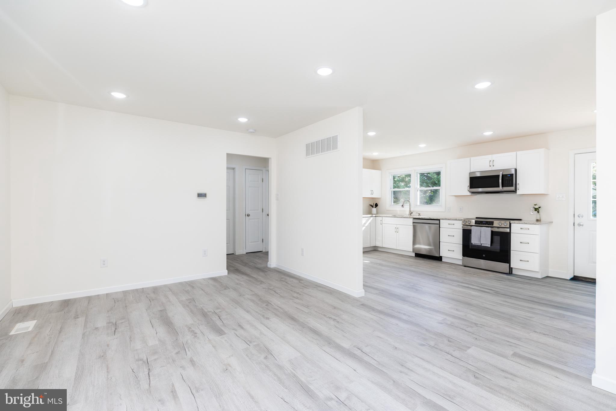 REDDING ESTATES - Residential