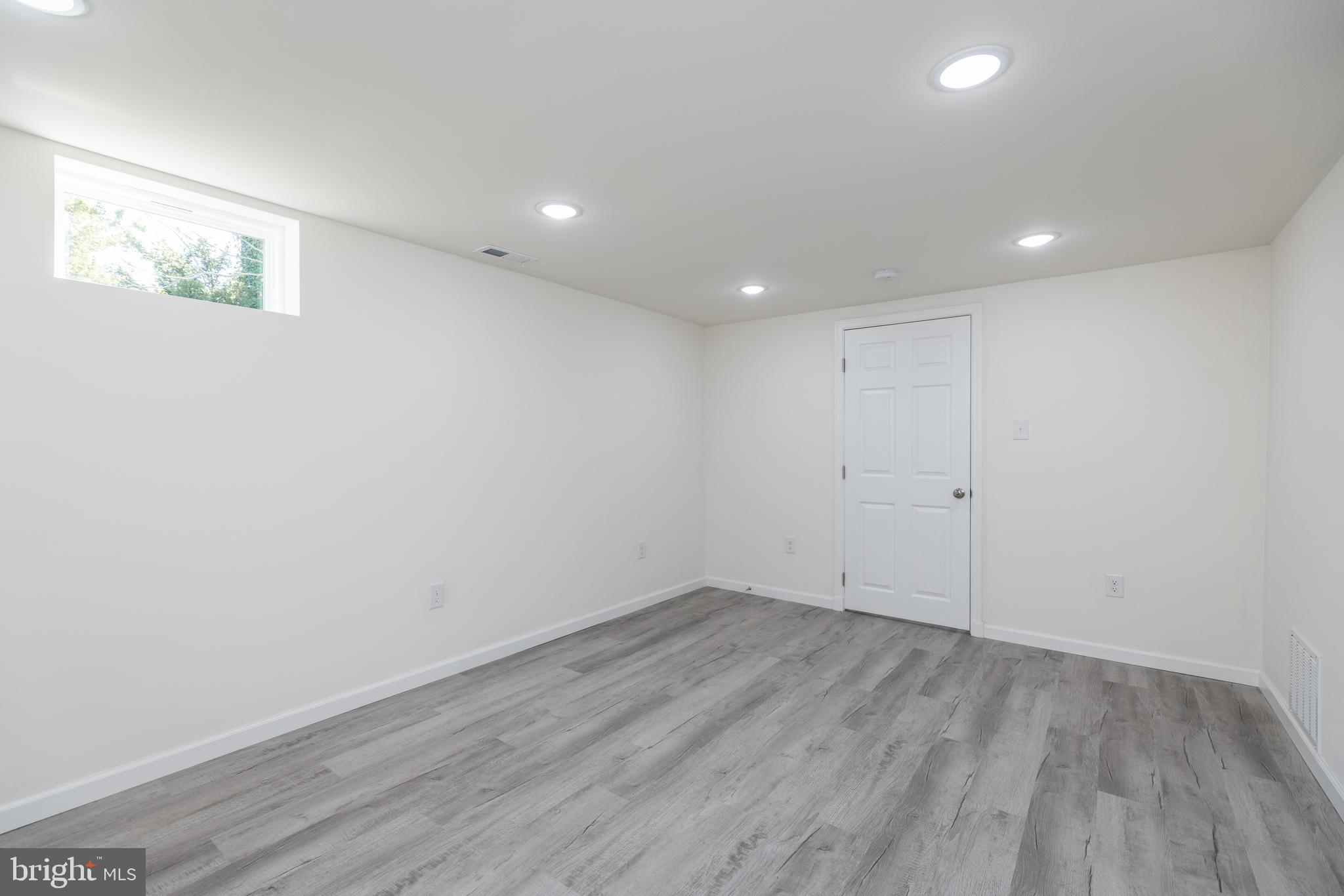 REDDING ESTATES - Residential