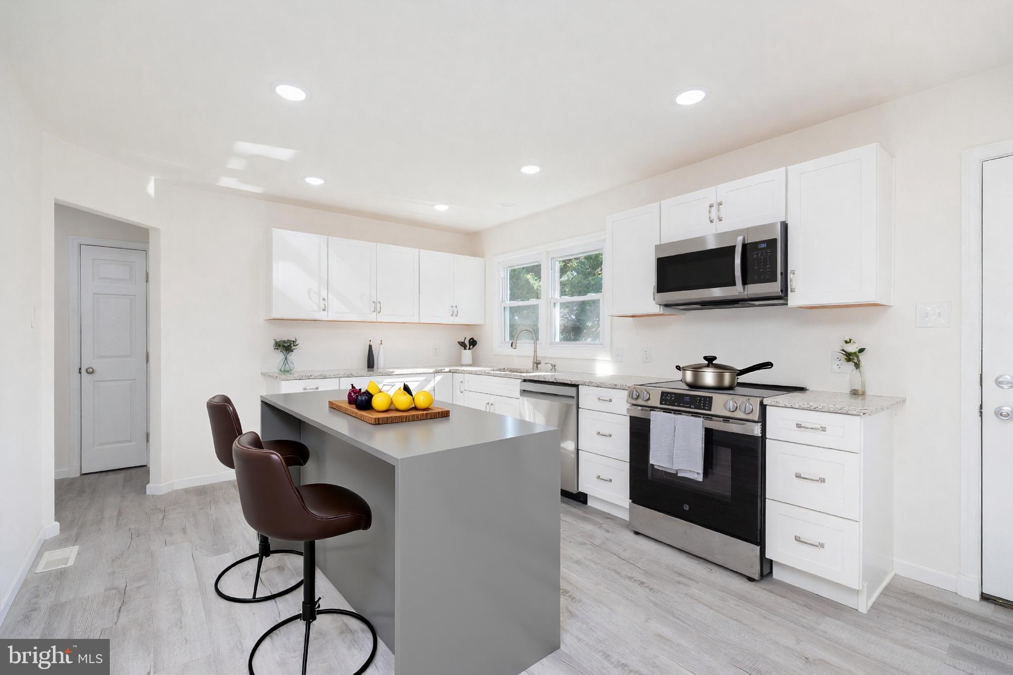 REDDING ESTATES - Residential