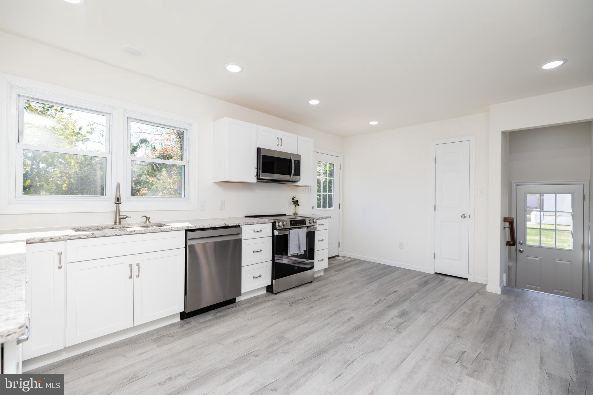 REDDING ESTATES - Residential