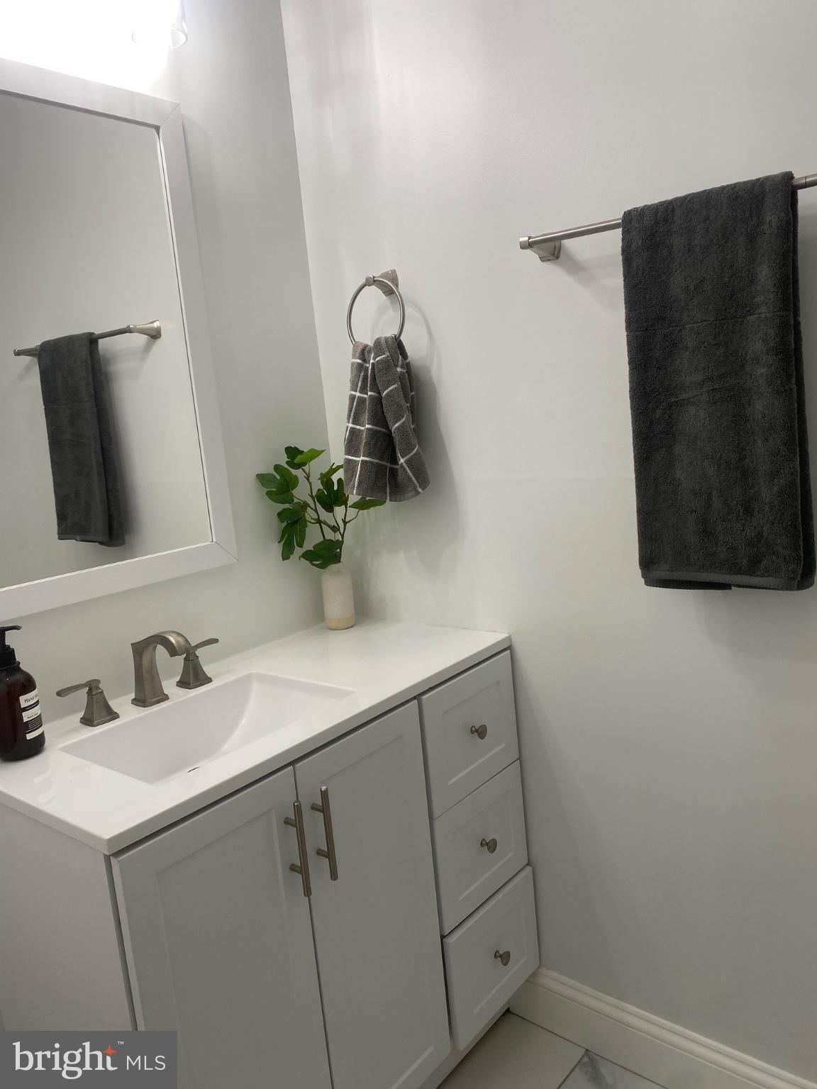 321 PINEY NARROWS ROAD 1