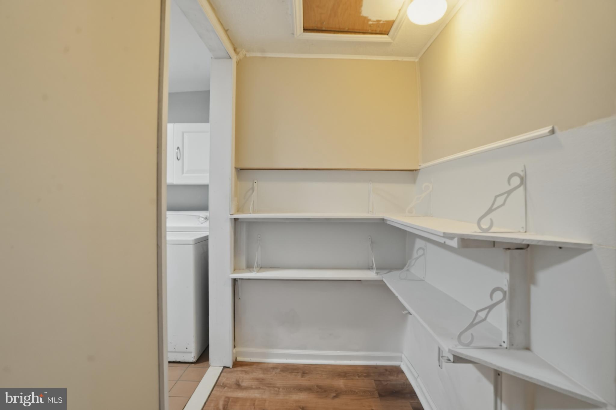 TWIN OAKS - Residential