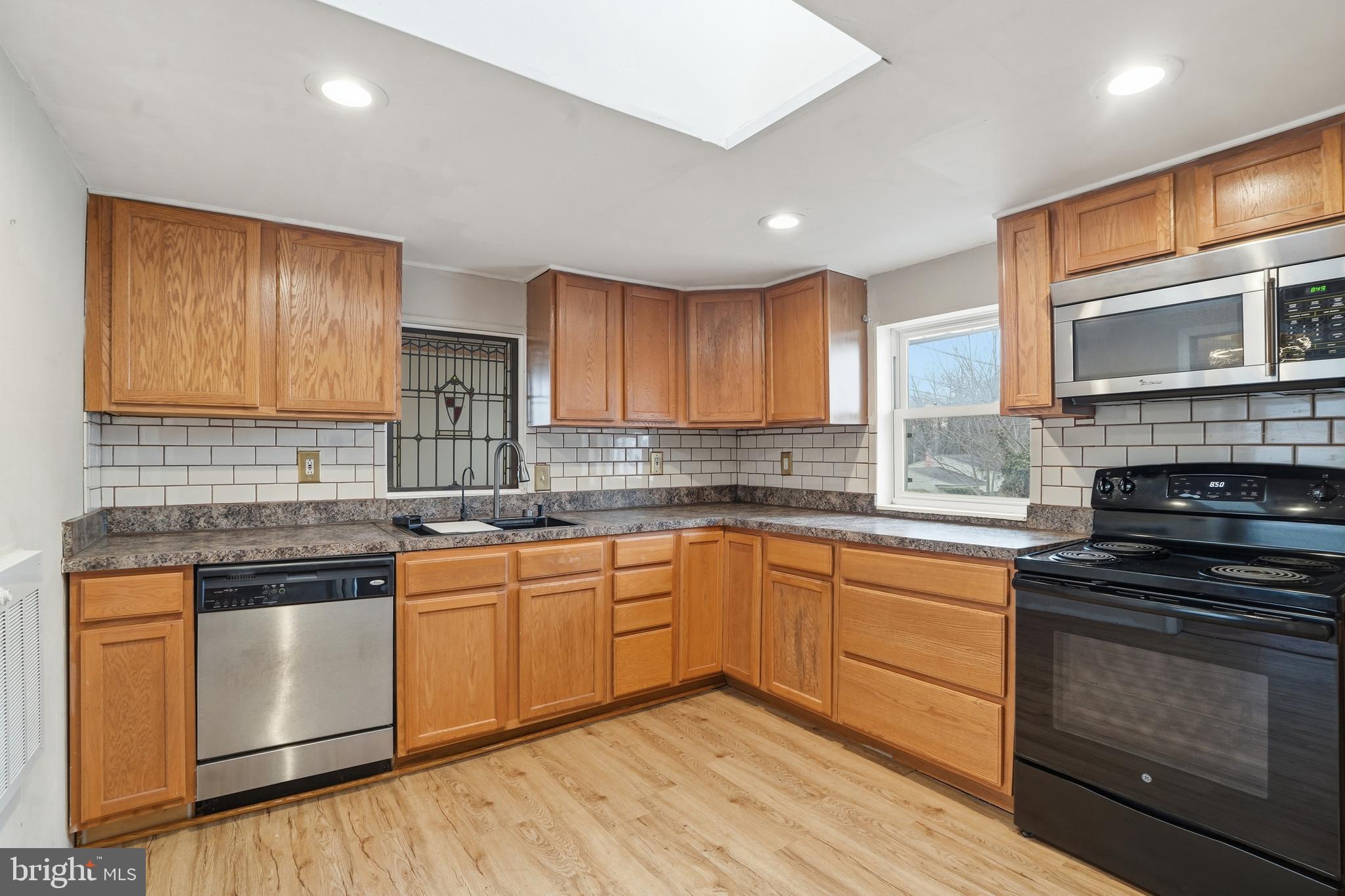 TWIN OAKS - Residential