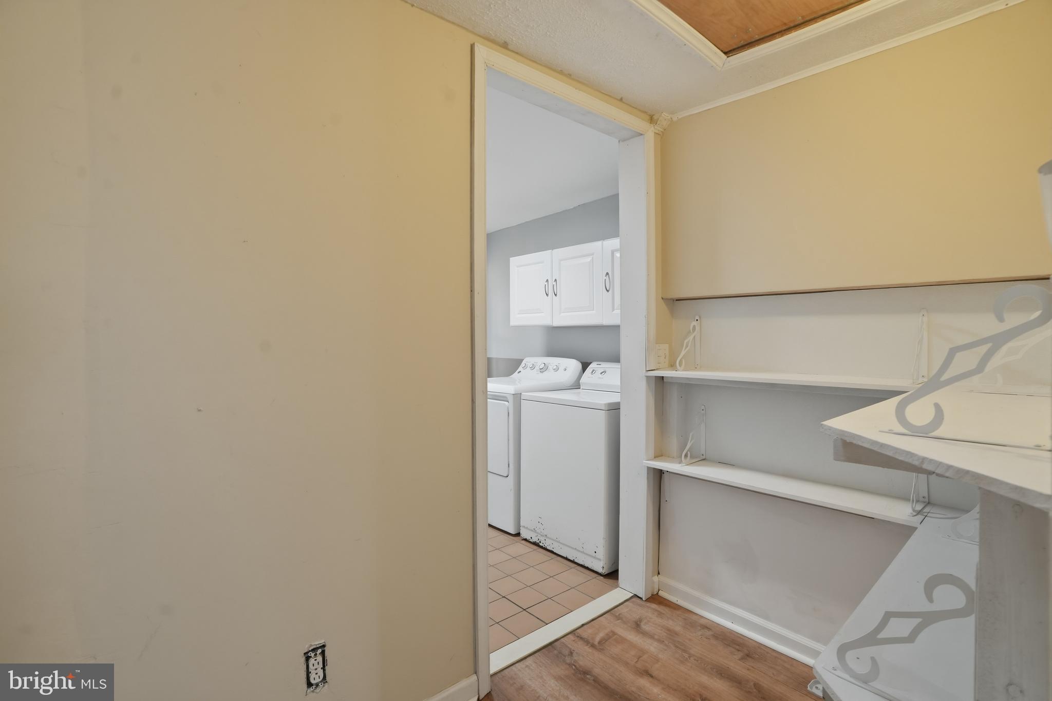 TWIN OAKS - Residential