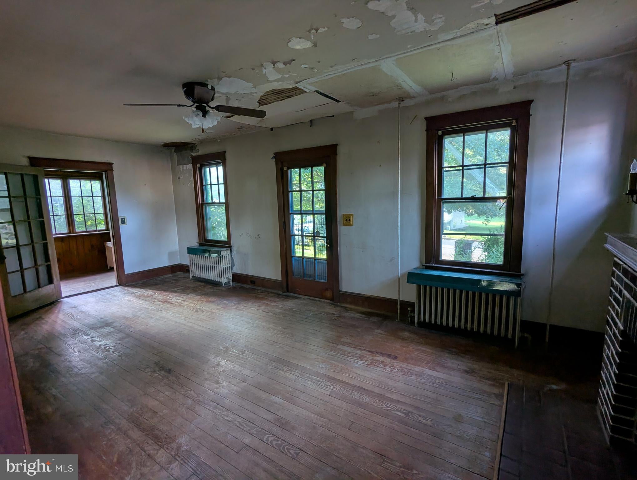 278 W WALNUT STREET