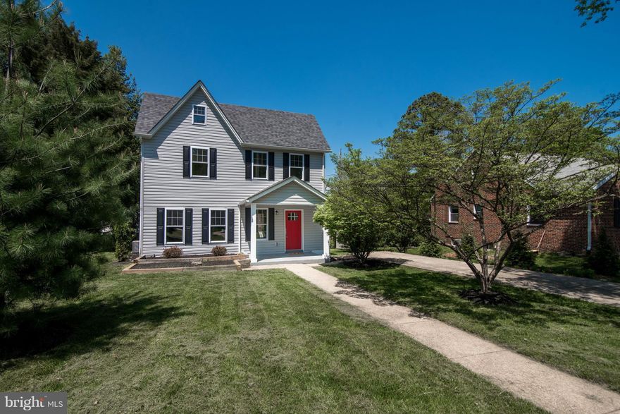 Beautifully renovated! 3 Bdrms, 2.5 baths in Hamilton. Open floor plan features hardwood floors, chefs kitchen w/island, granite counters, tile backsplash and stainless appliances. Light-filled living room off kitchen w/ access to screened porch and backyard. Master Suite w/ dual closets and full master bath, bedroom level laundry. Attic is finished w/ tons of great storage space or playroom!