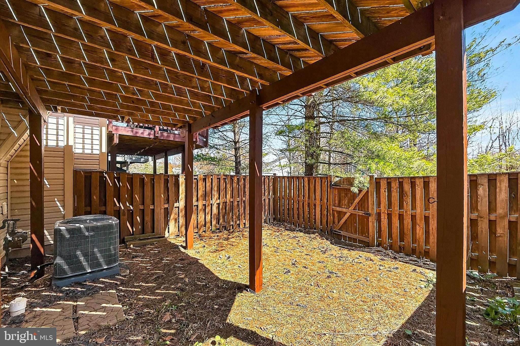 ROCKPOINTE - Residential