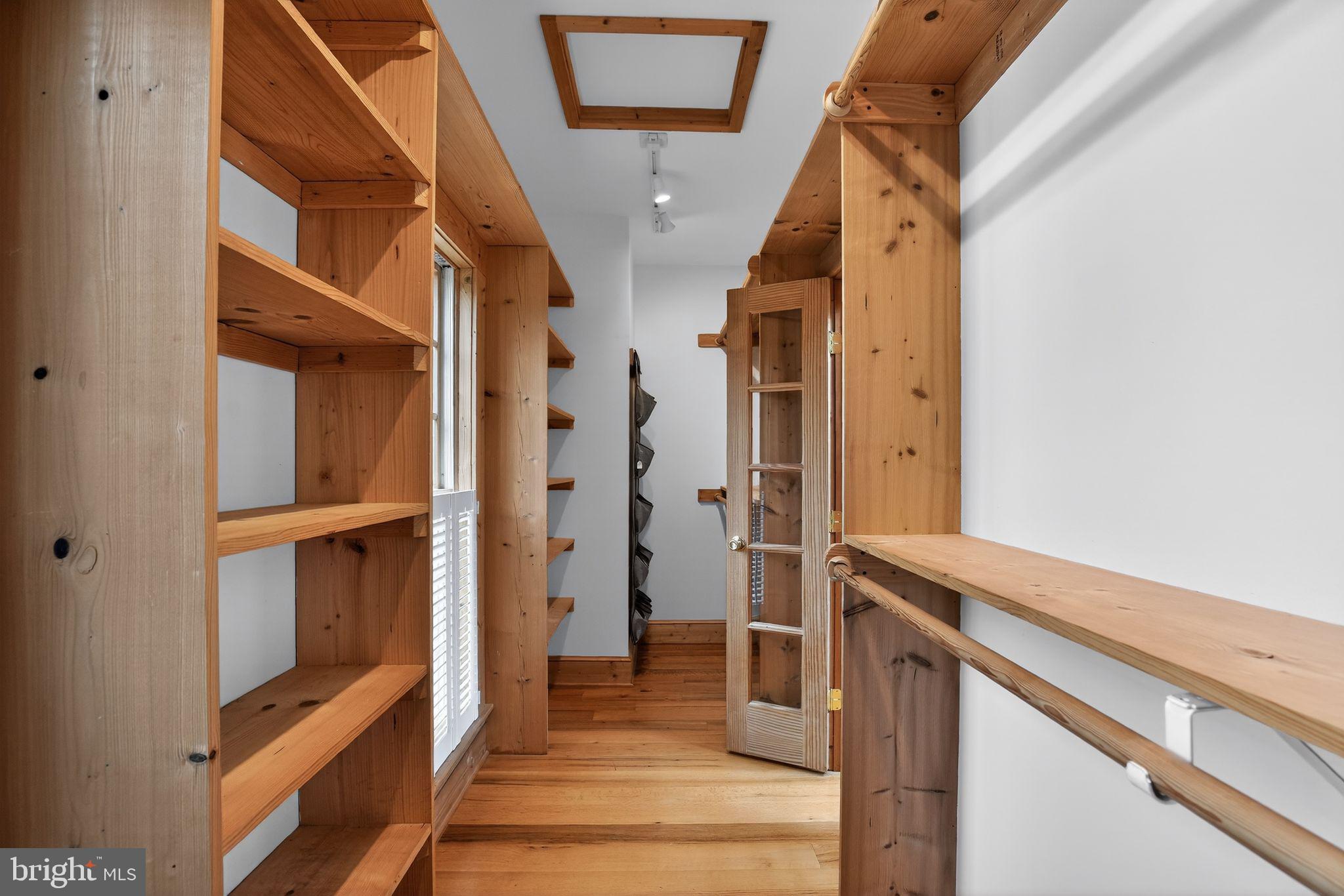 TOWER HILL - Residential