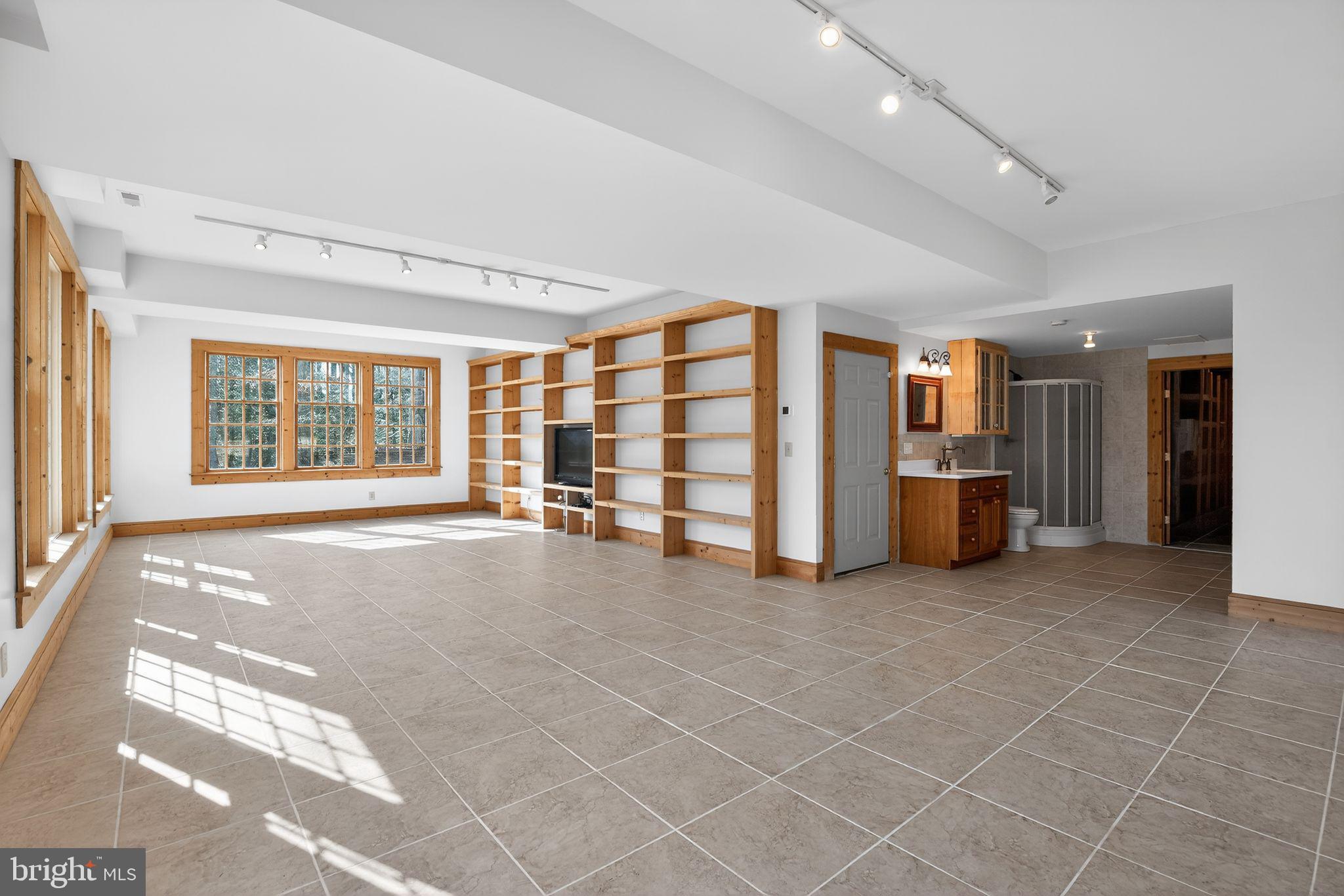 TOWER HILL - Residential