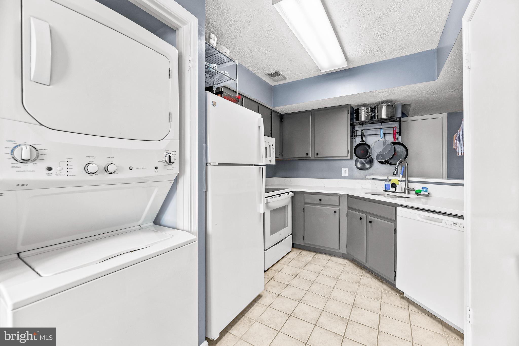 COLUMBIA COMMONS - Residential