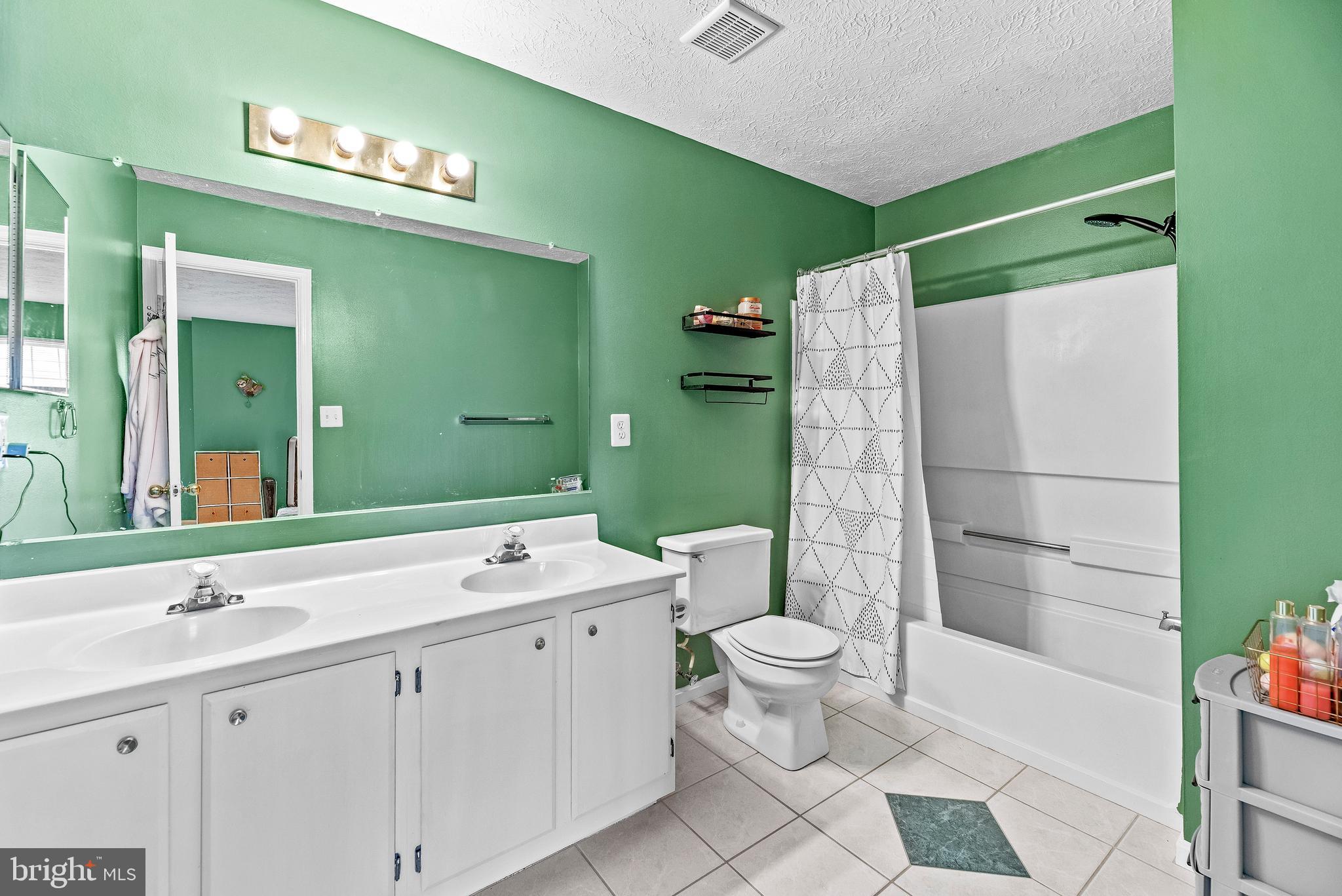 COLUMBIA COMMONS - Residential