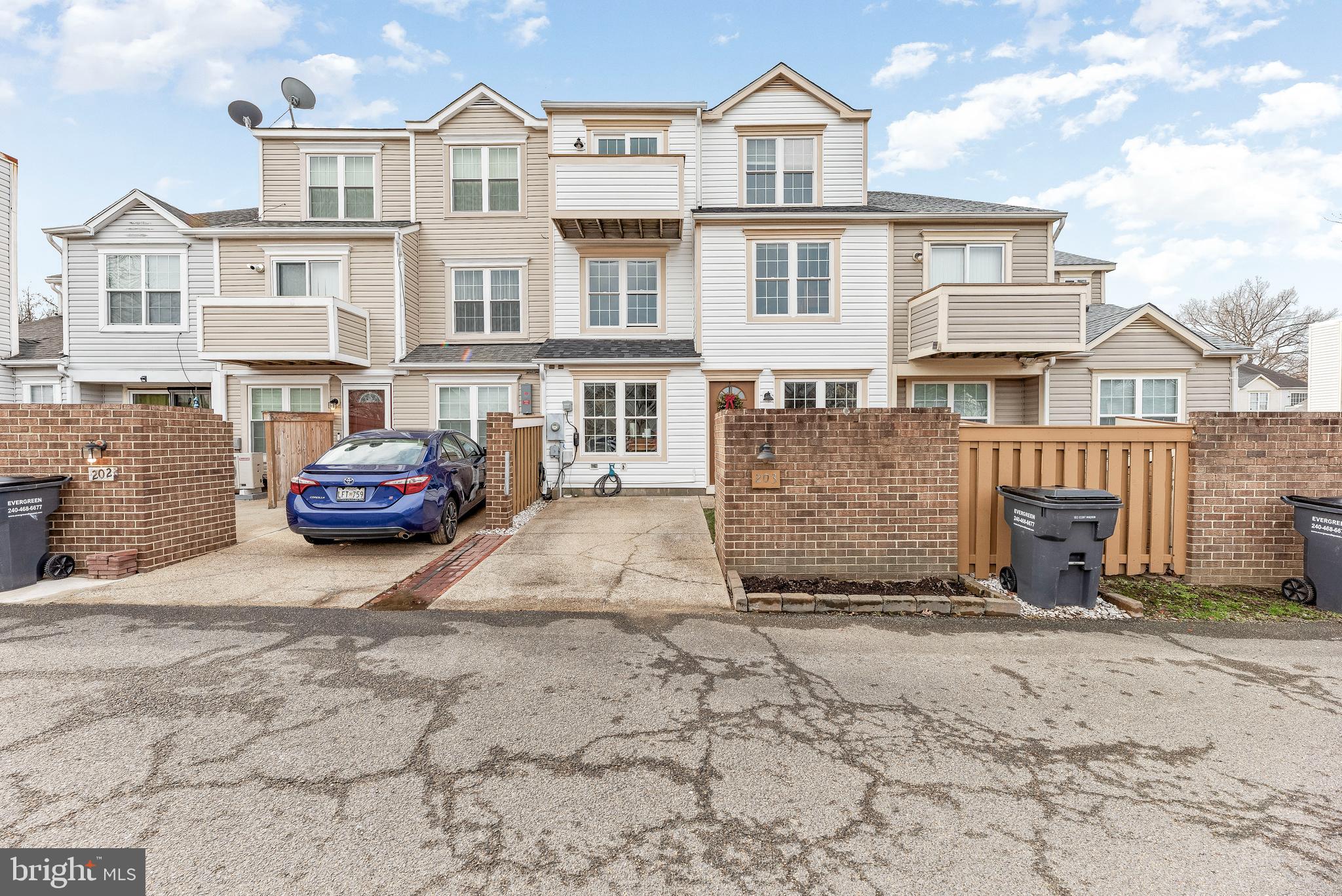 COLUMBIA COMMONS - Residential