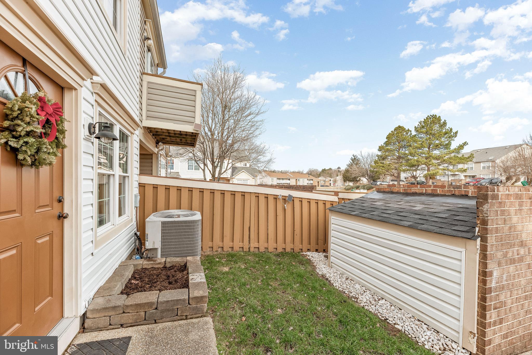 COLUMBIA COMMONS - Residential