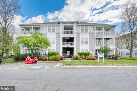 8099 Lacy Drive Unit 204, Manassas, VA MLS: VAPW2091996