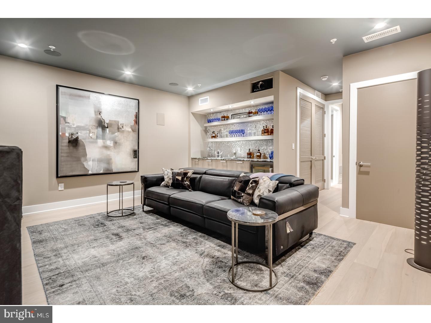 SOCIETY HILL - Residential