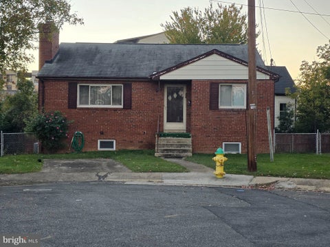 Photo of 1707 13th Street S, ARLINGTON, VA 22204 (MLS # VAAR2081438)