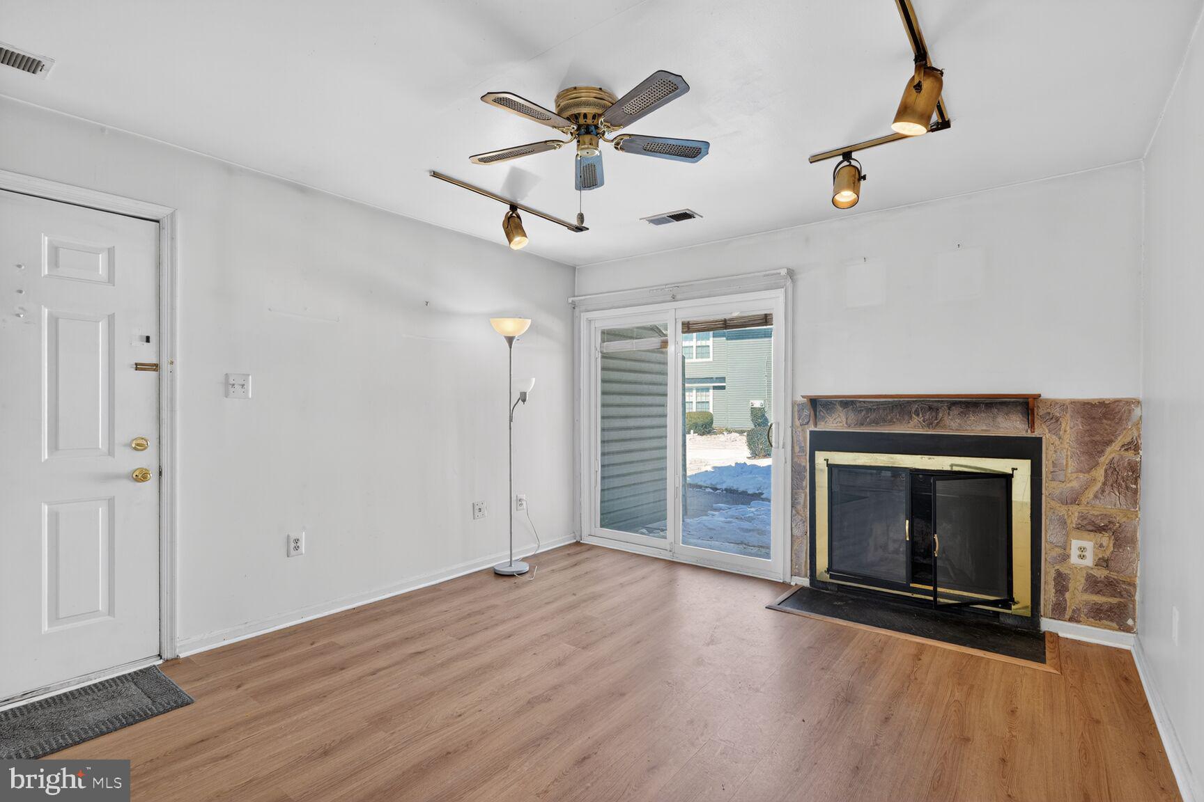 CLUSTERS AT WOODLAWN - Residential