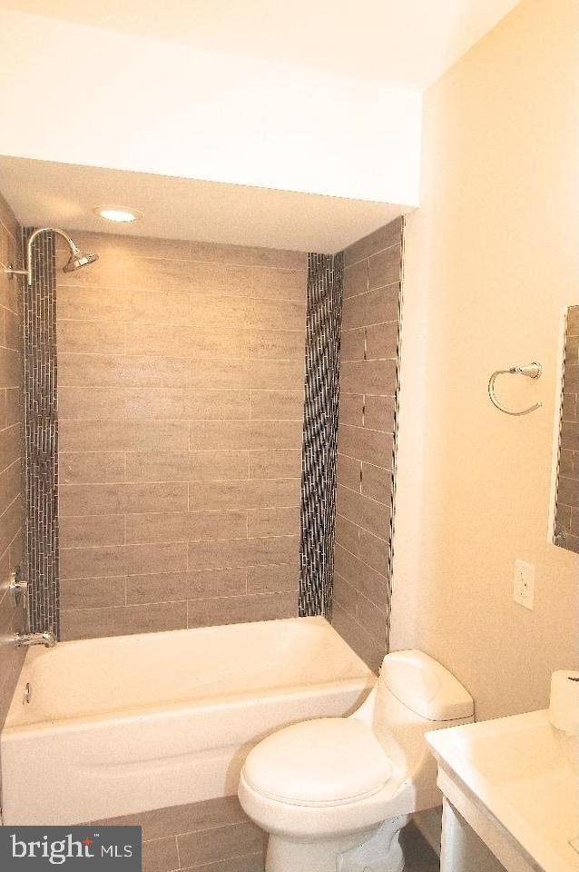 ART MUSEUM AREA - Residential Lease