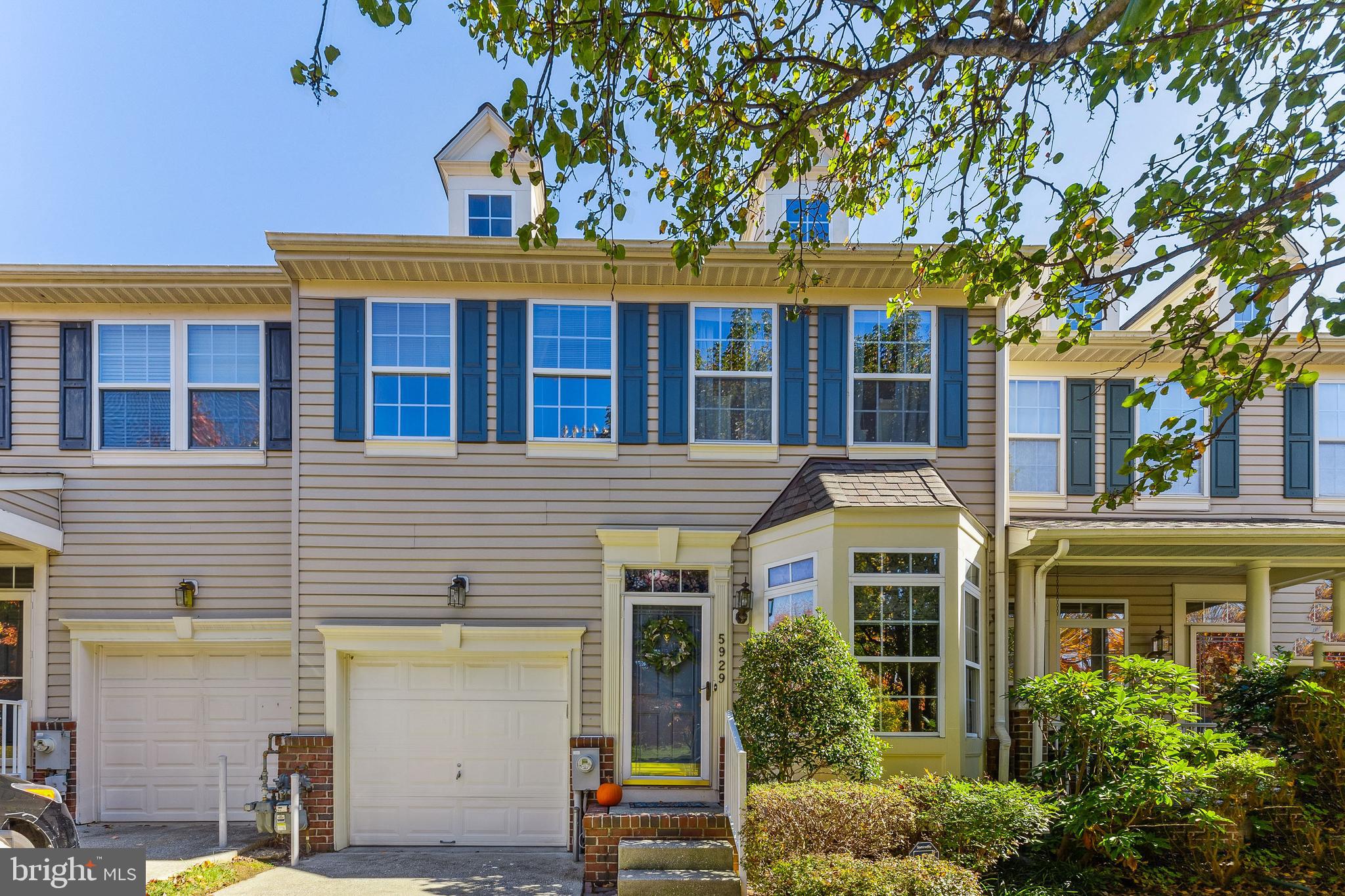 COLLEGE HILLS - Residential