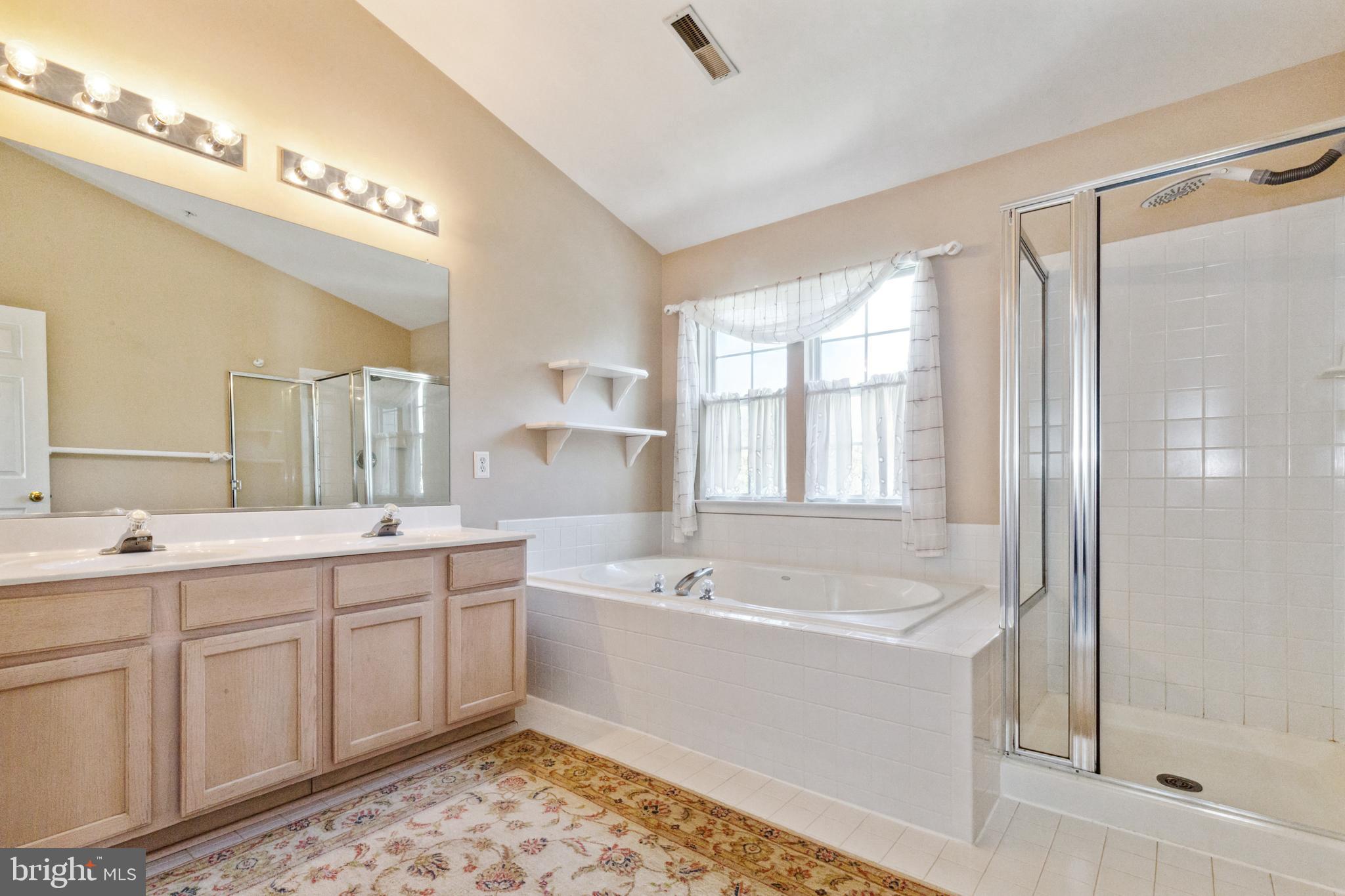 COLLEGE HILLS - Residential