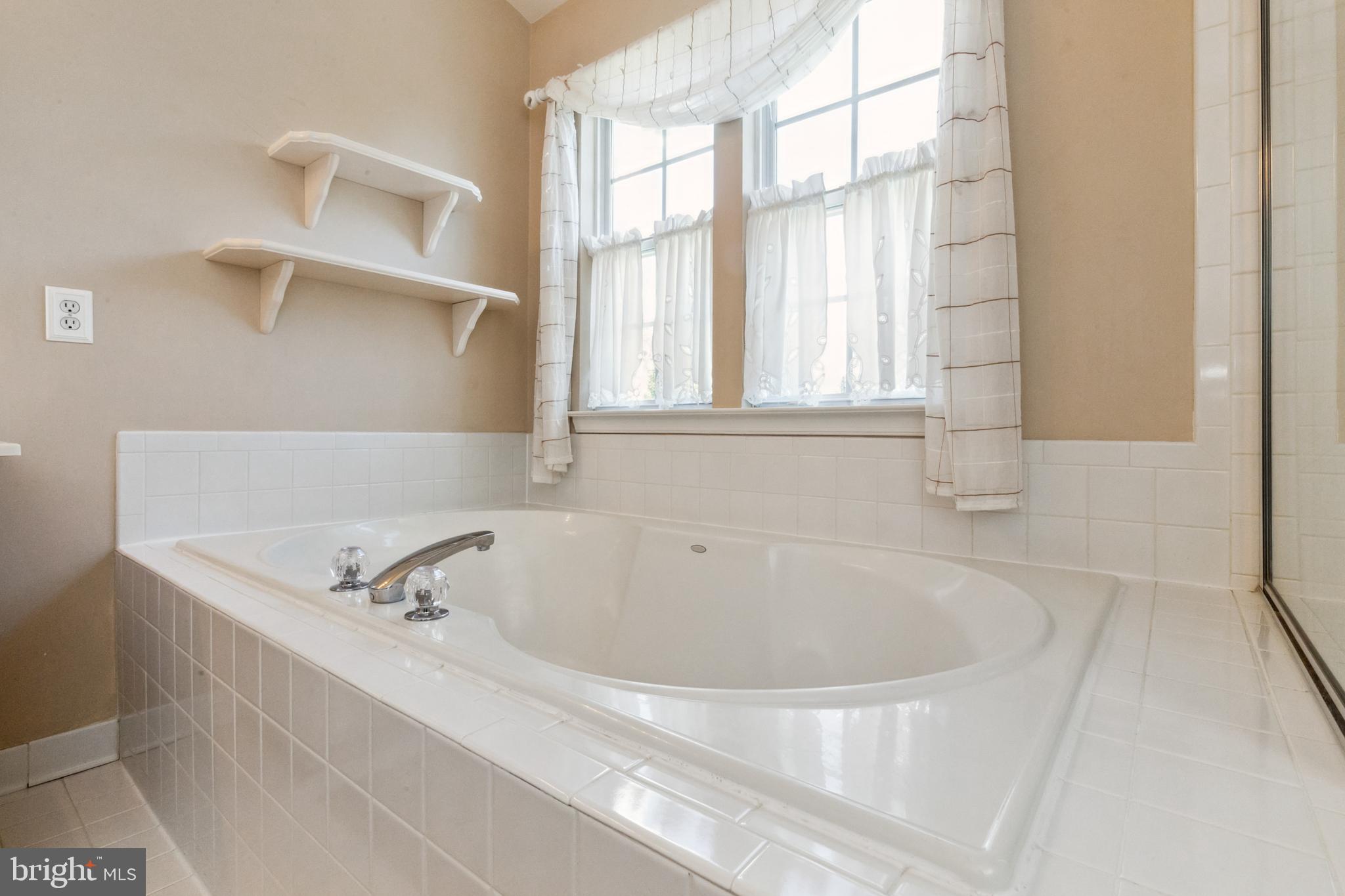 COLLEGE HILLS - Residential