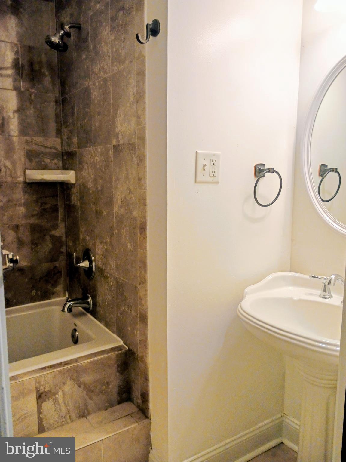 LITTLE ITALY - Residential Lease