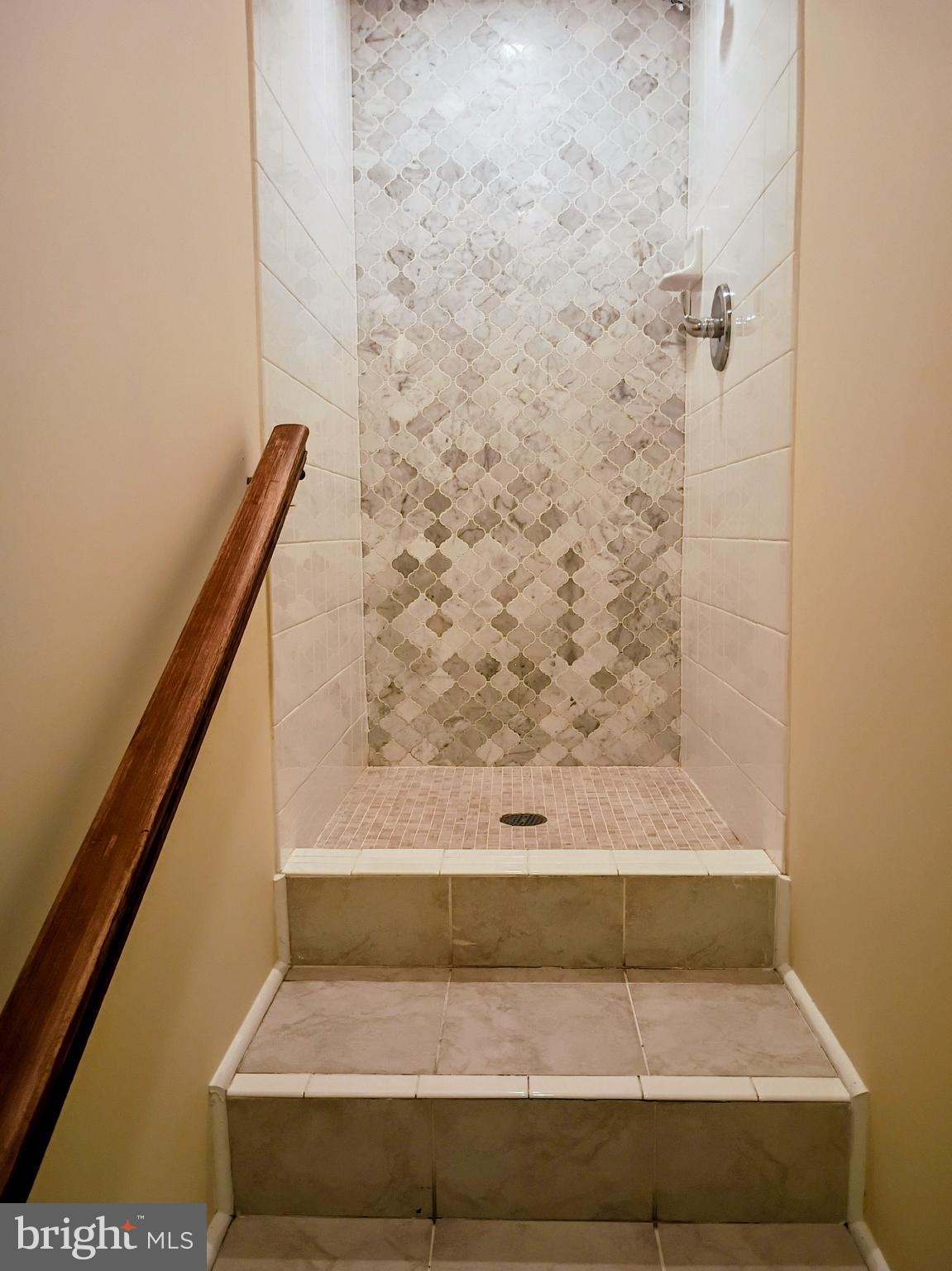 LITTLE ITALY - Residential Lease