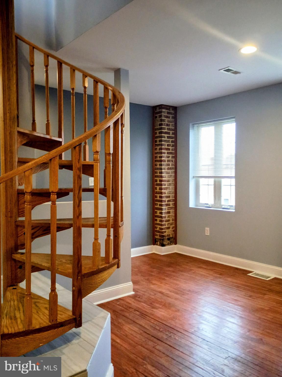 LITTLE ITALY - Residential Lease