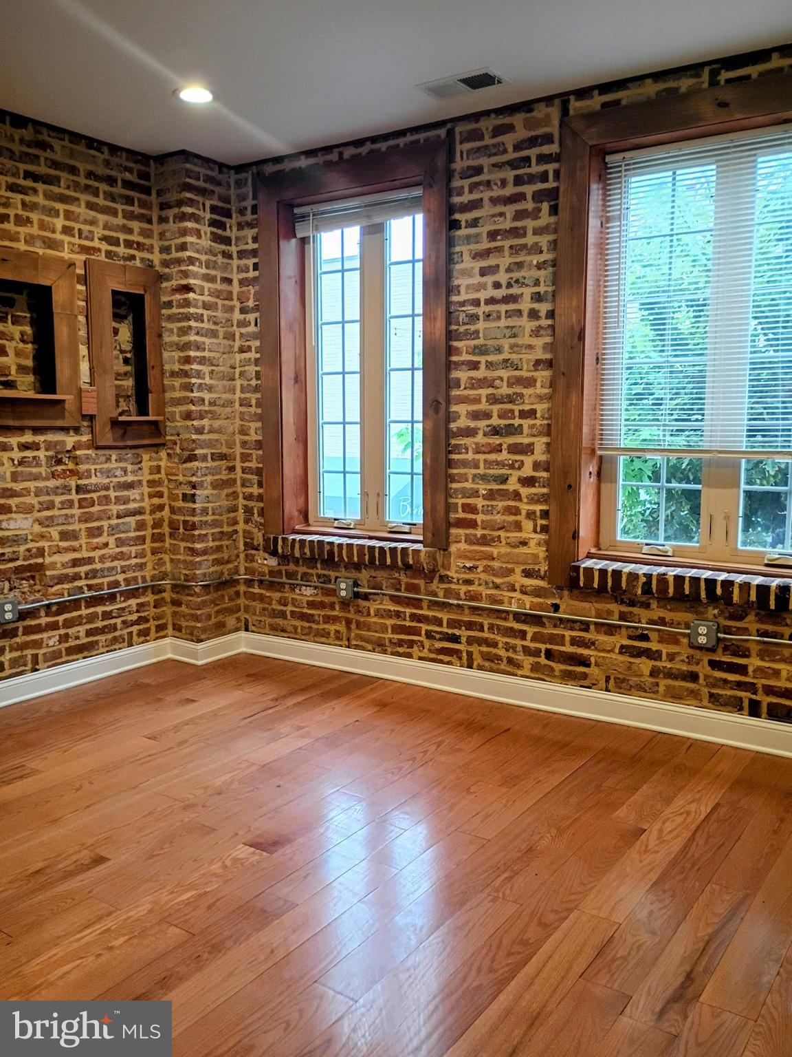 LITTLE ITALY - Residential Lease