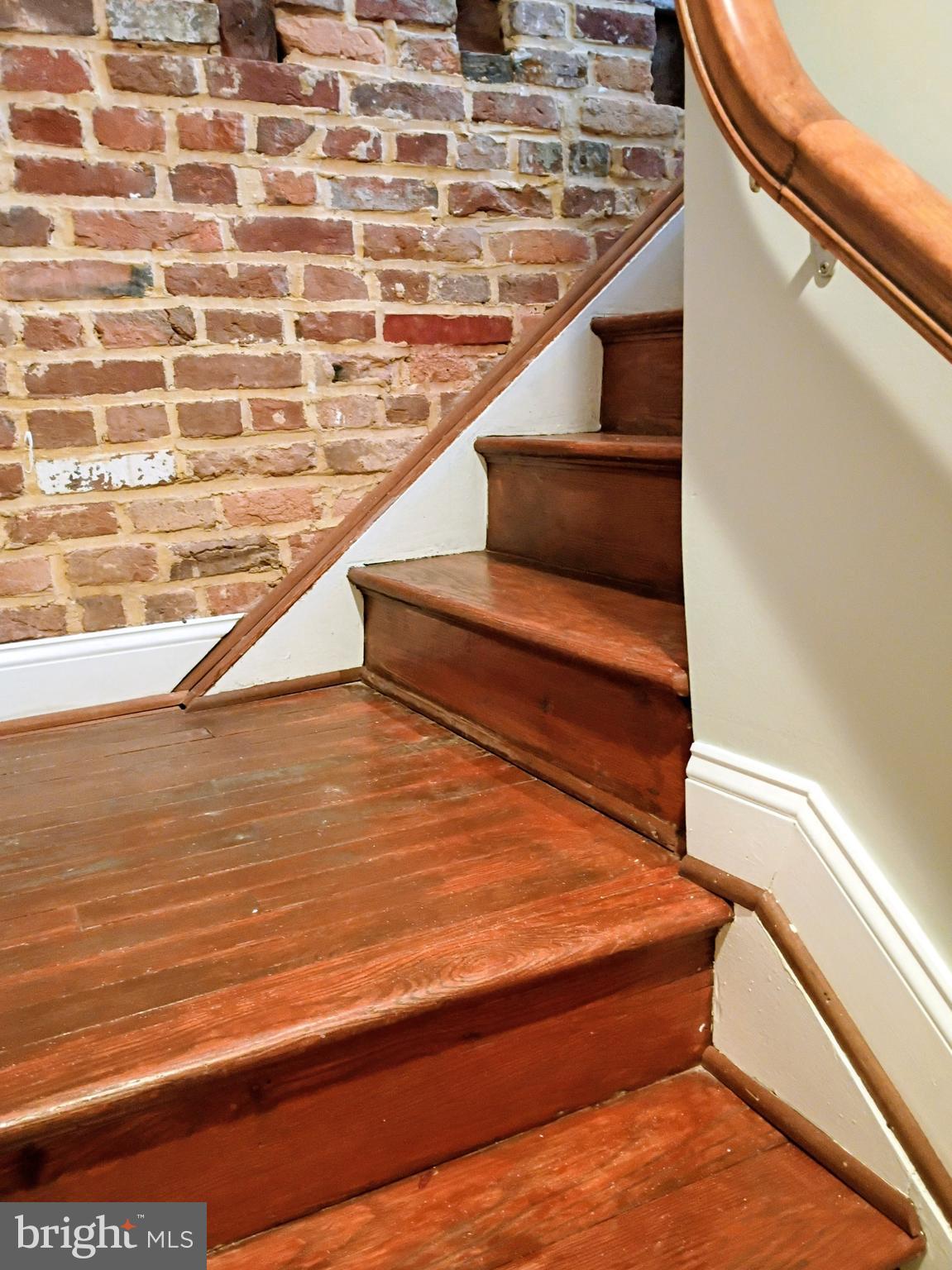 LITTLE ITALY - Residential Lease