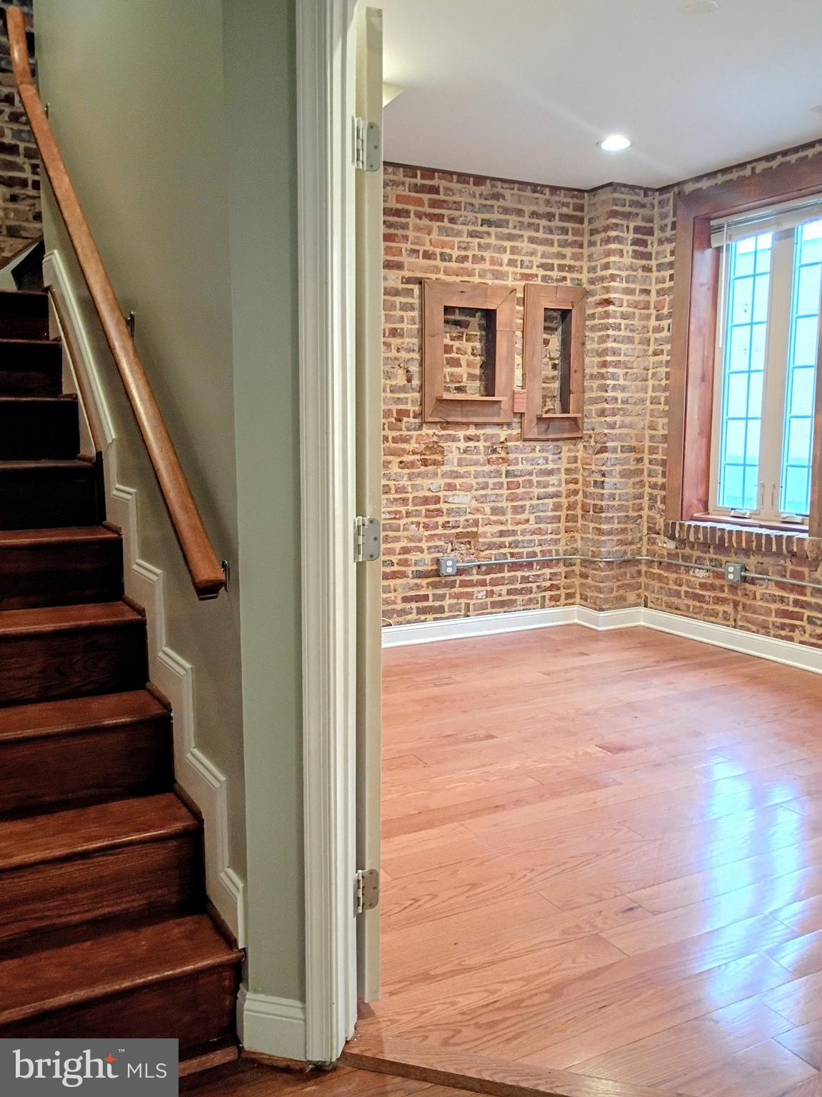 LITTLE ITALY - Residential Lease