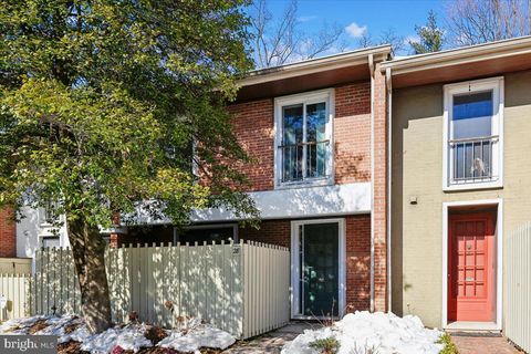 28 BOUTON GREEN COURT BALTIMORE MD 21210