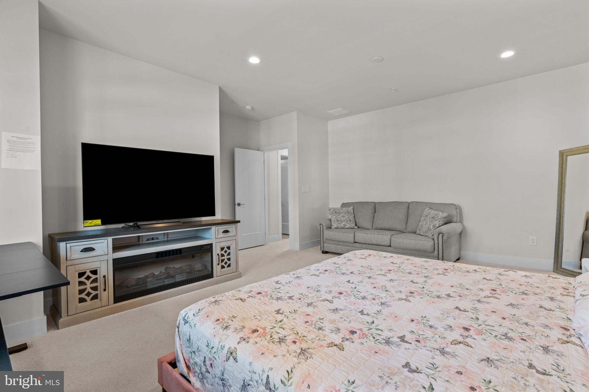 DOYLESTOWN WALK - Residential Lease