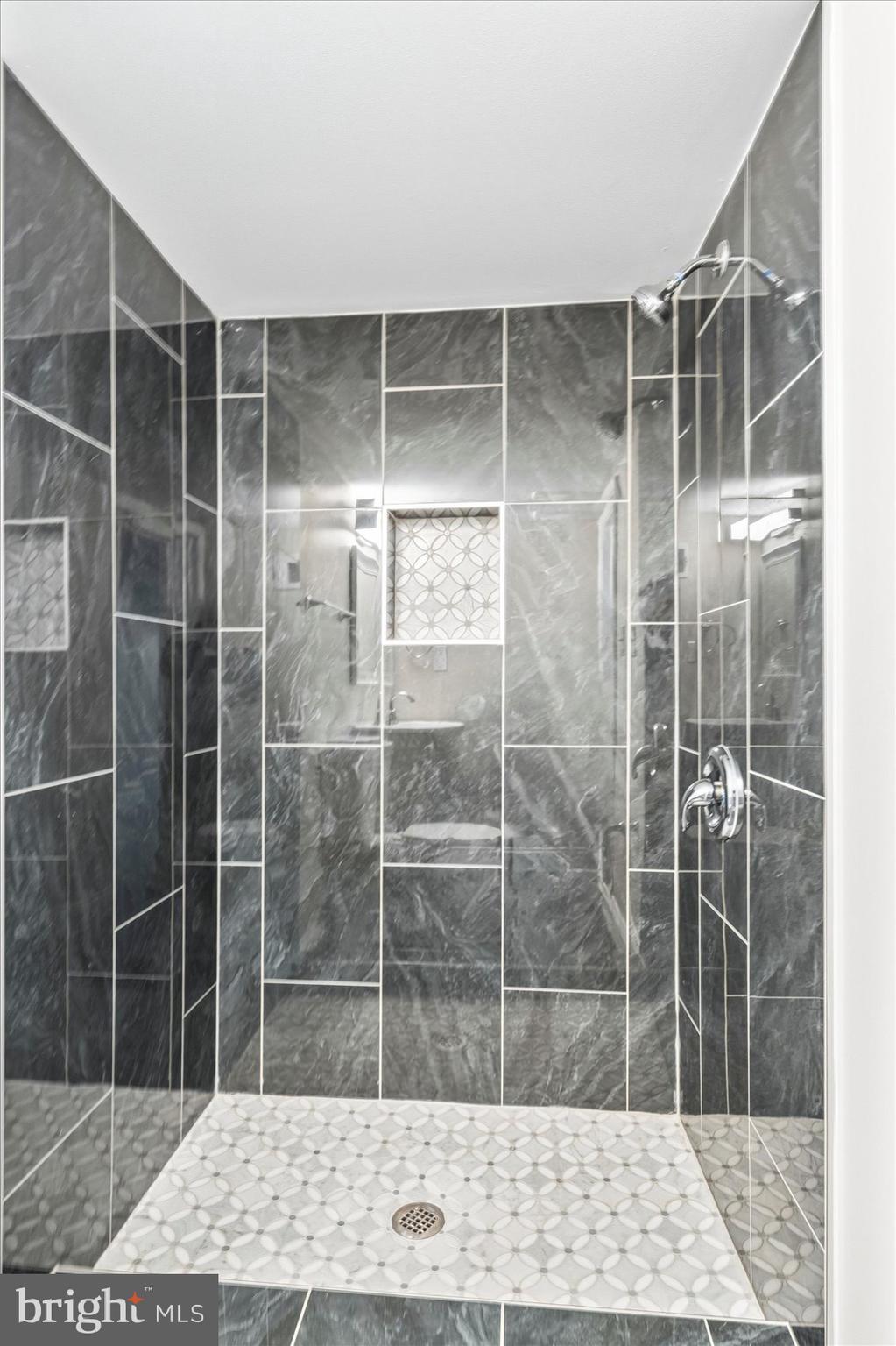 EVERGREEN LAWN - Residential