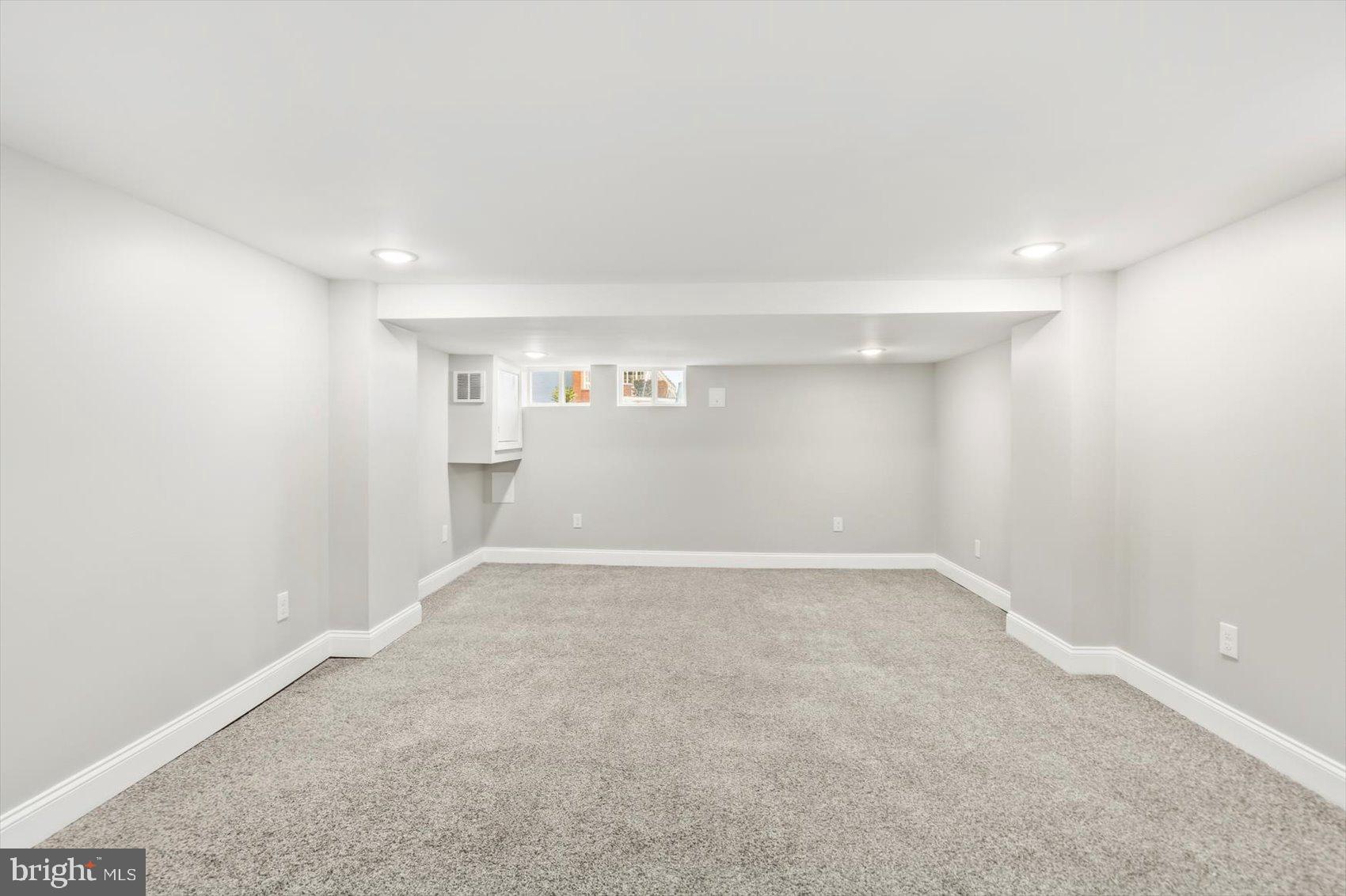 EVERGREEN LAWN - Residential