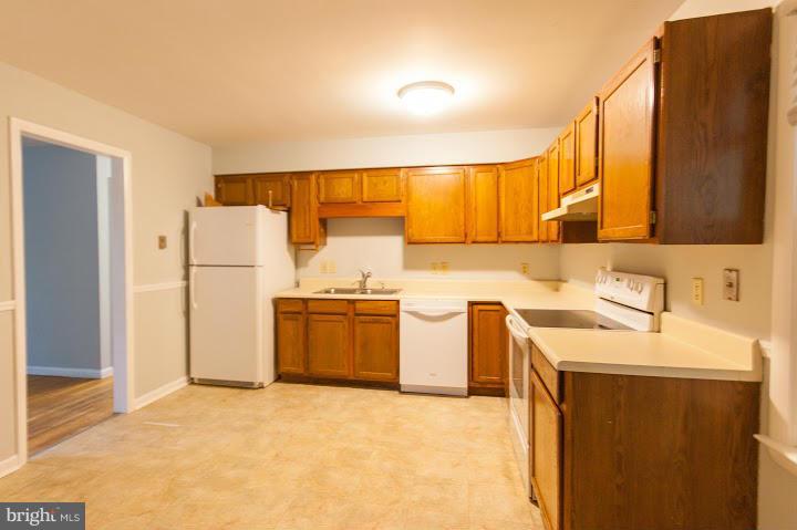 MECKLENBURG HEIGHTS - Residential Lease