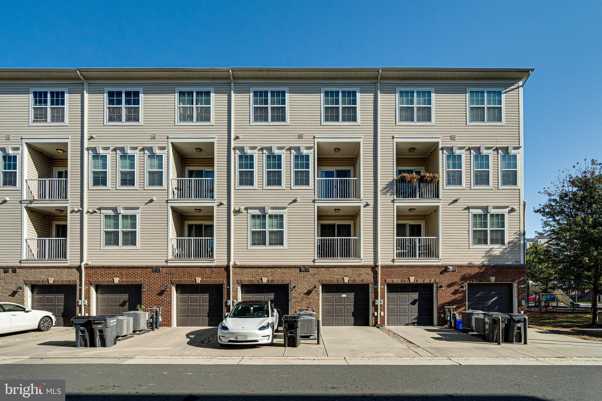 EAST GATE 3 CONDOMINIUM - Residential