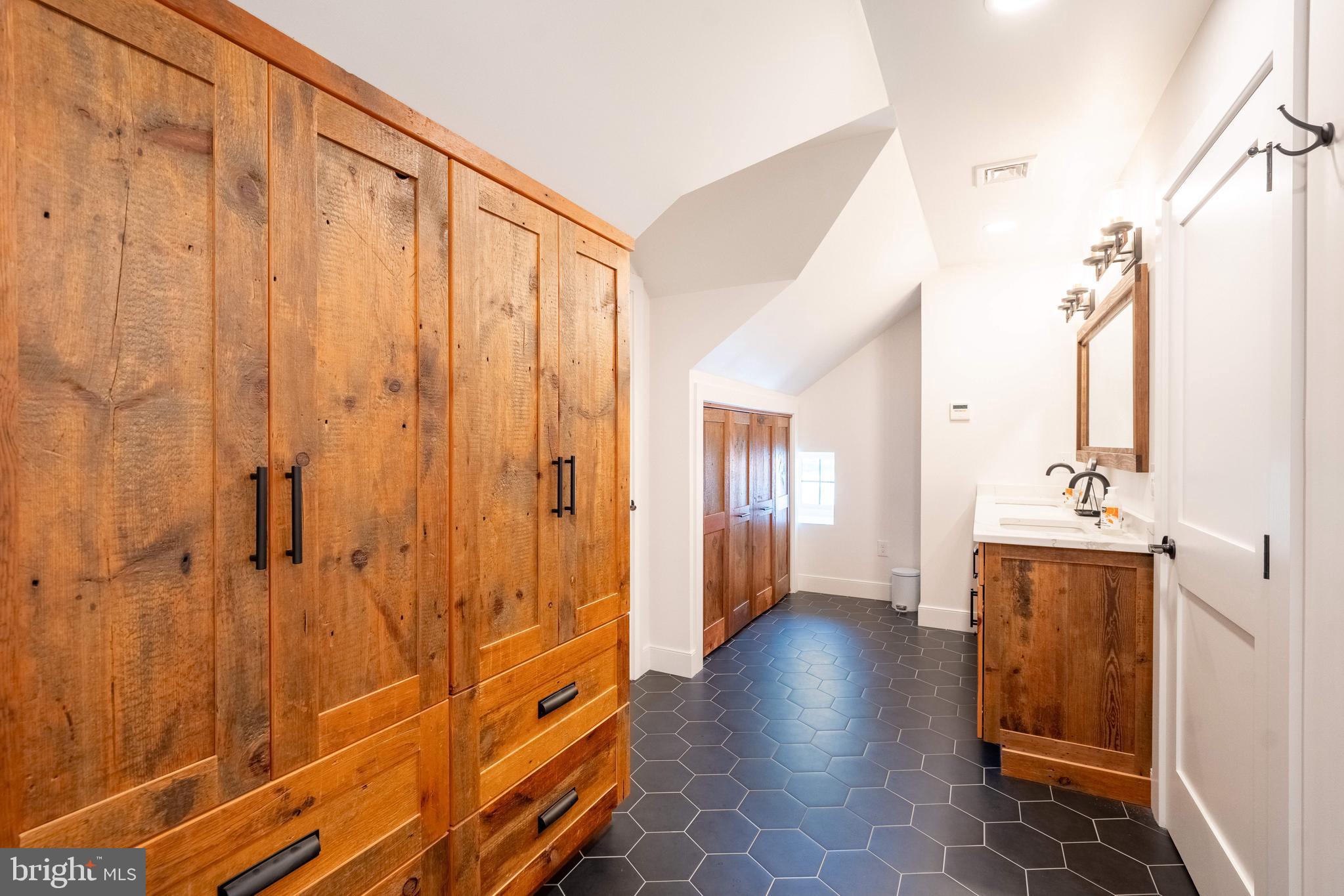 MEADOWBROOK - Residential