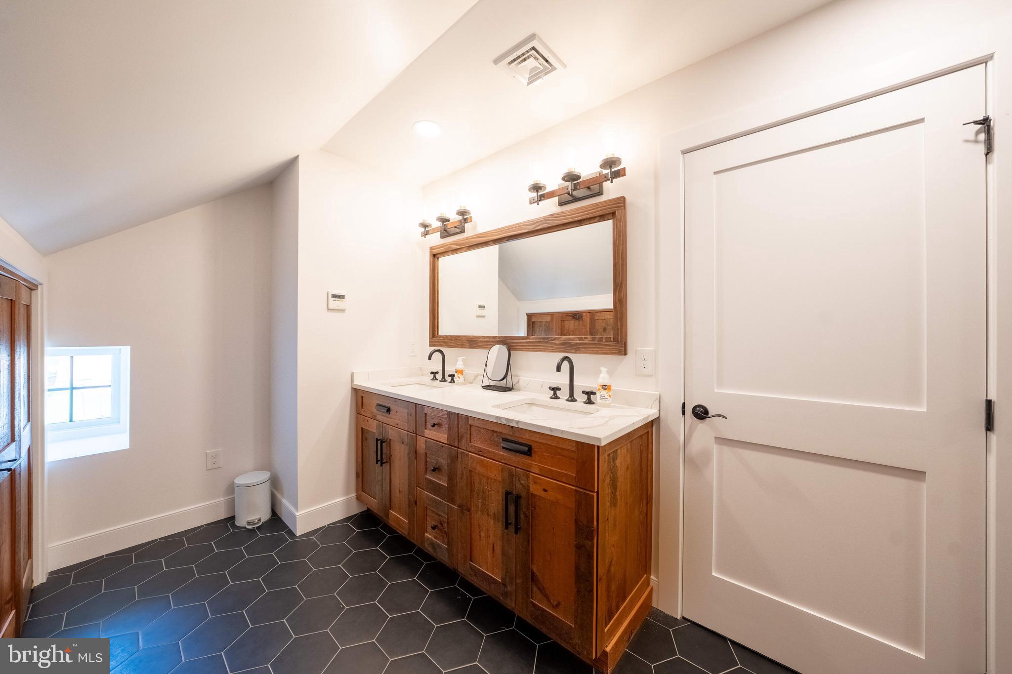 MEADOWBROOK - Residential