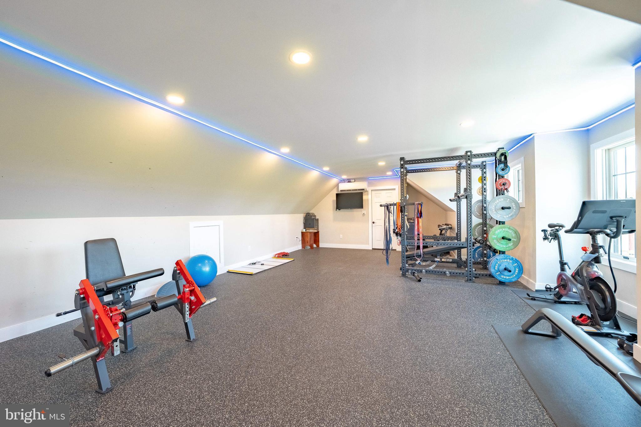 MEADOWBROOK - Residential