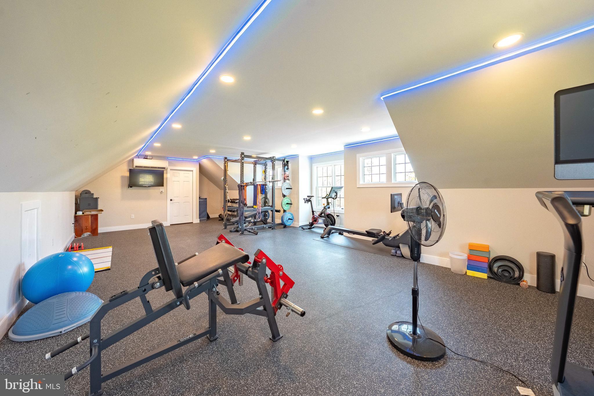 MEADOWBROOK - Residential