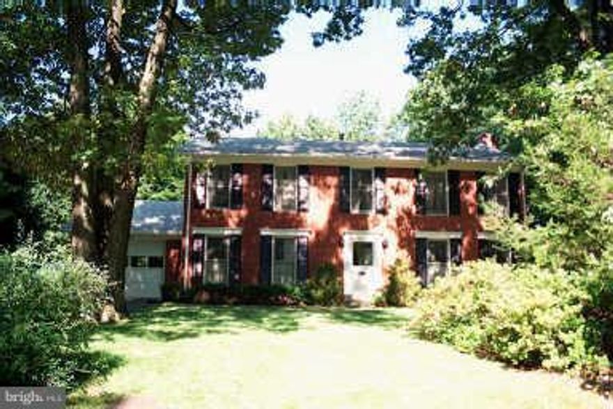 Beautiful,charming colonial single family det home w/3 levels 4br and den 2.5 baths, formal dining, living,rec room, Eat in kitchen w/ stainless steel appls,corian countertops, rec room, workshop,2 fp, 1 car gar,alarm syst. Nice neighborhood. Move-in condition.Walking distance to T/J Science & Technology H.S.2 mins from 395&495 inside the beltway & one block from express metro bus to Pentagon !!!