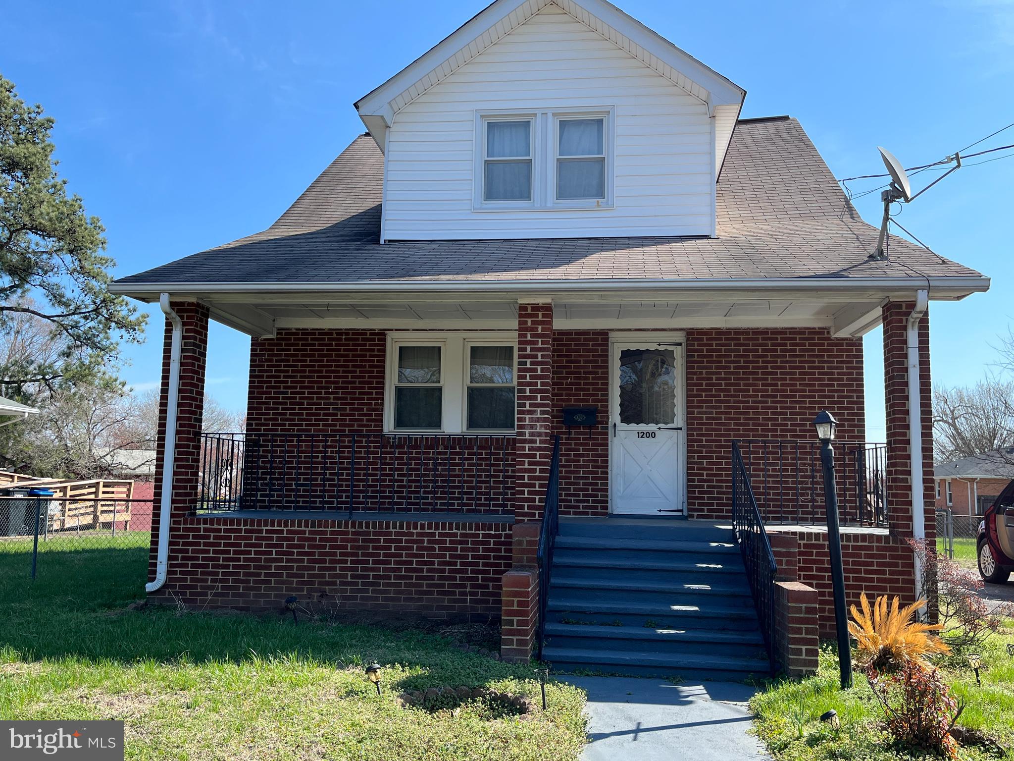 1200 RAILROAD AVENUE