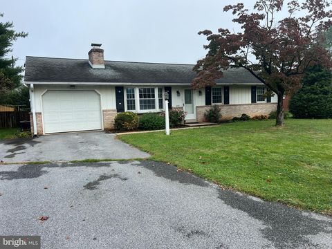 Photo of 299 Bareview Drive, LEOLA, PA 17540 (MLS # PALA2075326)