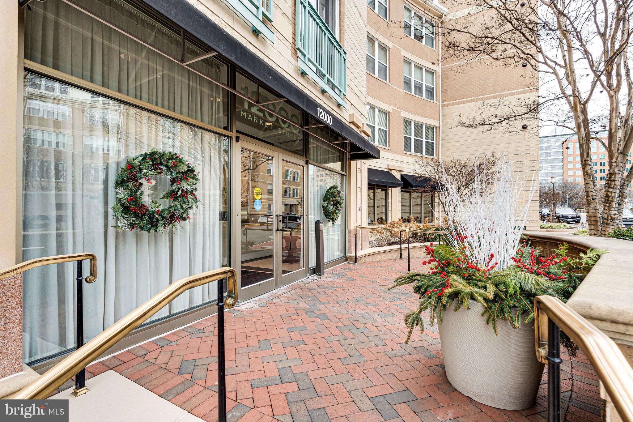 SAVOY AT RESTON TOWN CENTER - Residential