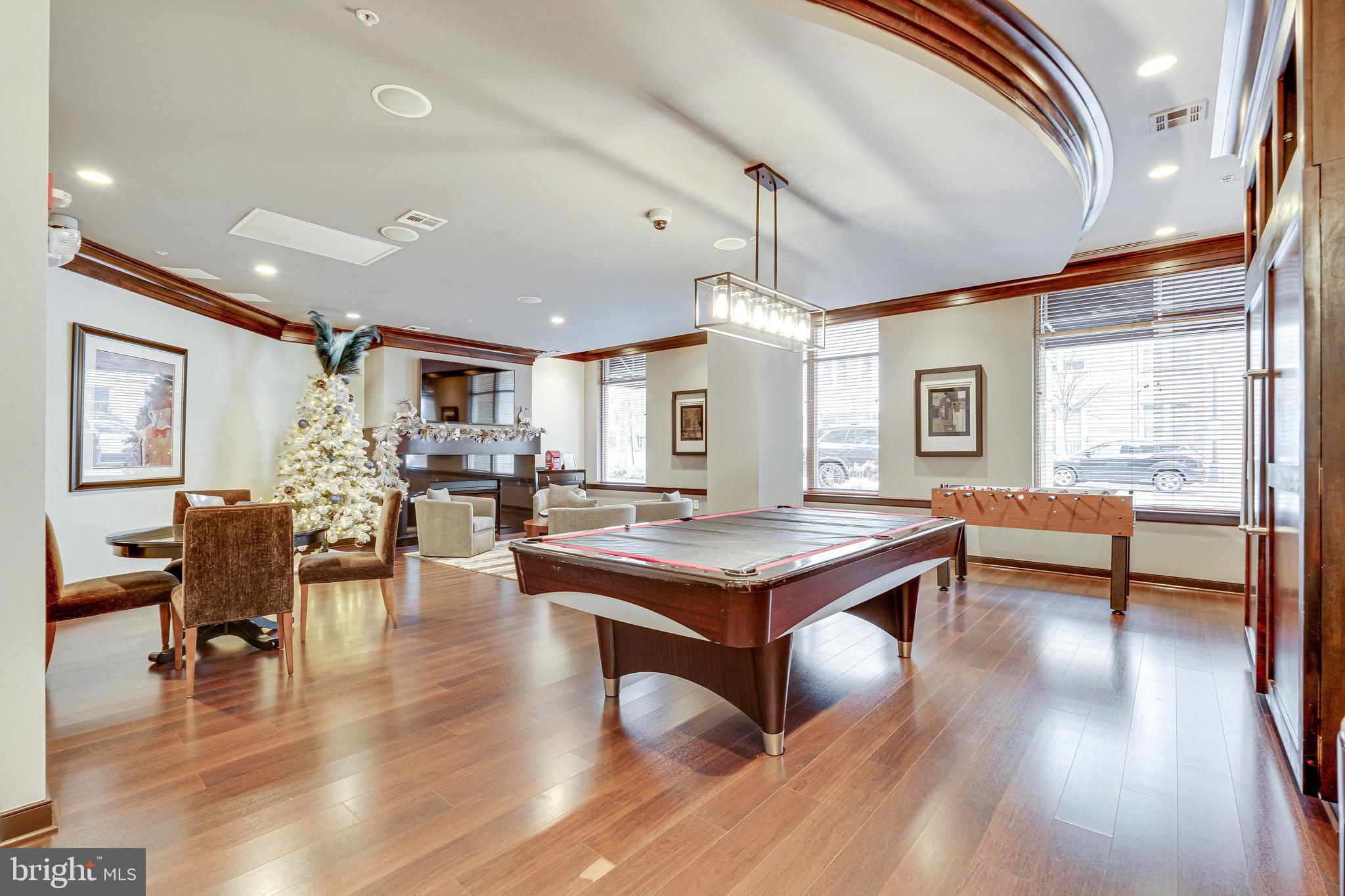 SAVOY AT RESTON TOWN CENTER - Residential