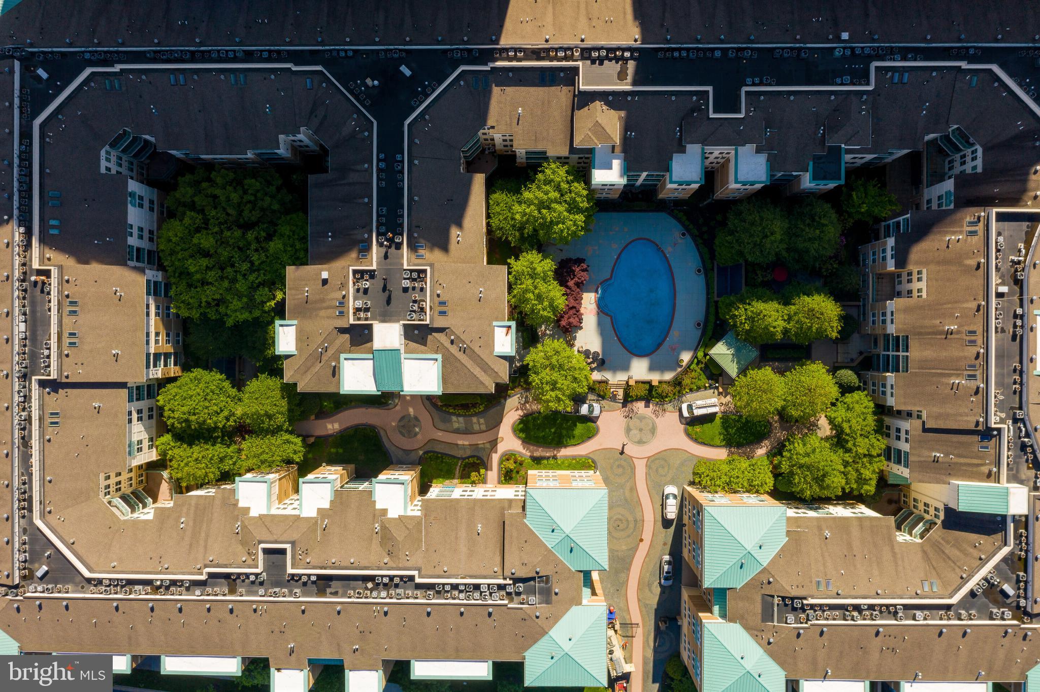 SAVOY AT RESTON TOWN CENTER - Residential